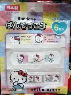 Bandage คิตตี้ Hello kitty แผ่น พลาสเตอร์ ปิดแผล ของแท้จากญี่ปุ่น 1 แพ๊ค มี 6 ชิ้น MADE IN JAPAN