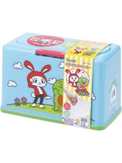 Skater Maizen Sisters 3D-Mask Stocker กล่องเก็บหน้ากาก / แมส ของแท้จากญี่ปุ่นค่ะ กดปุ่มฝาเด้งออก เปิด-ปิดหยิบสะดวก ใส่ได้ 60 ชิ้นค่ะ Size : 21 x 1.5 นิ้ว