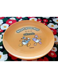 จาน ดิสนีย์ โดนัลด์ เดซี่ ดัก x kirin จากญี่ปุ่น Size : 15 cm Donald duck Daisy duck