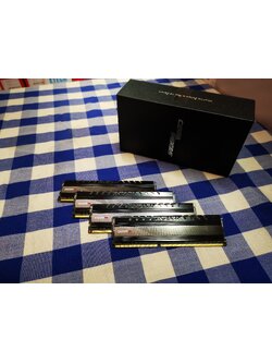 Ram AVEXIR DDR3 16G(4*4)/2400 (Red-Blue)