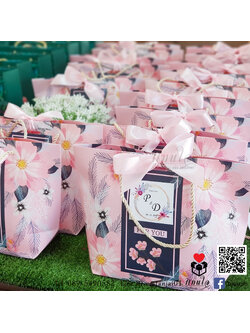 เซ็ตของรับไหว้ผู้ใหญ่ ผ้าเช็ดตัวนาโนลายหมีขนาด 70x140 cm ในถุงหูหิ้วสีชมพูพร้อมผูกโบว์