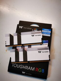 Ram THERMALTAKE TOUGHRAM RGB 16GB(8*2)/3200