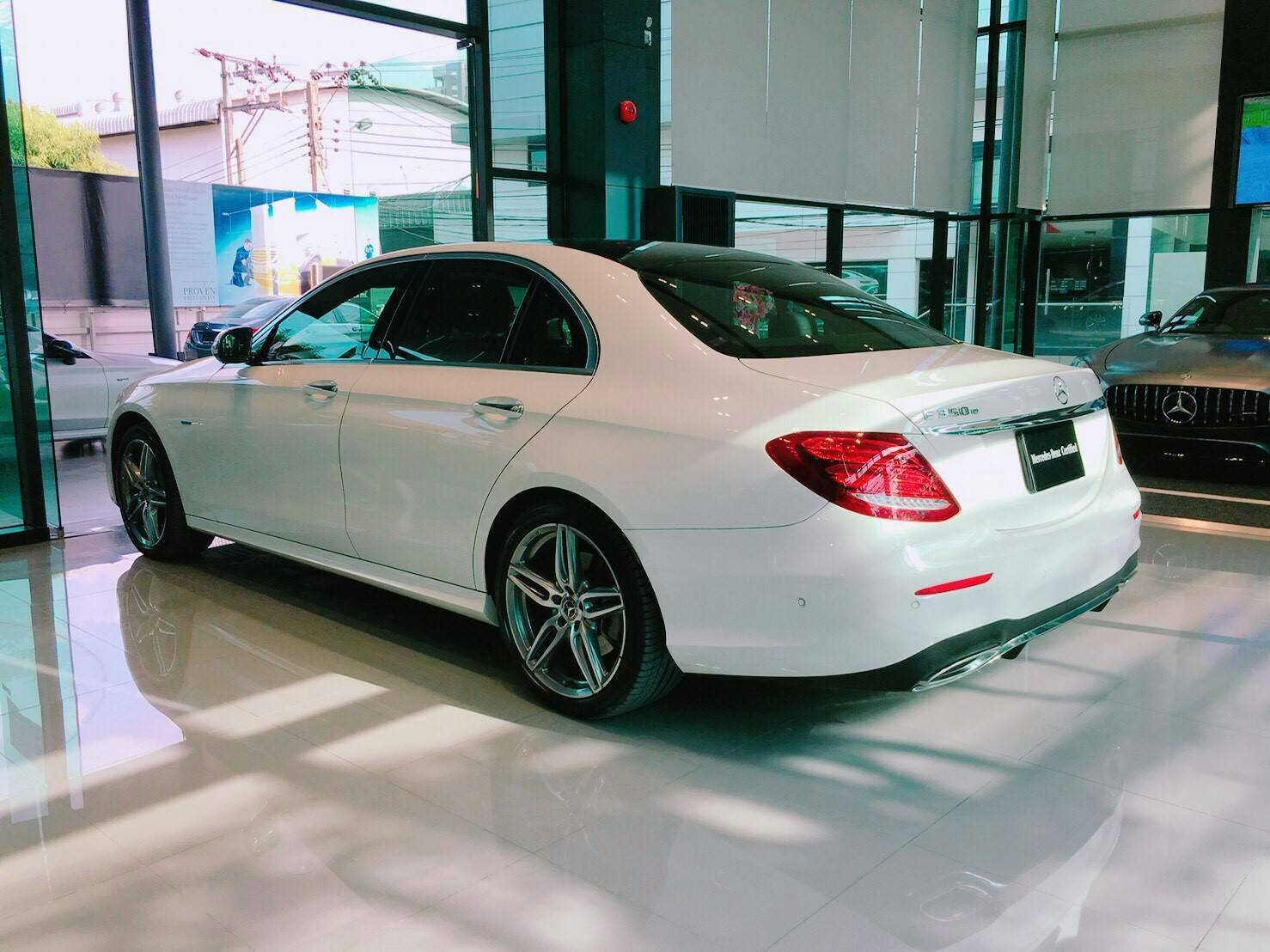 Mercedes-Benz E350 2.0 W213 (ปี 16-20) e AMG Dynamic Sedan AT ปี 2018