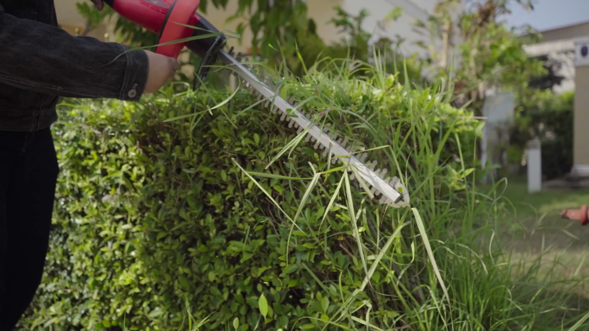 เครื่องตัดแต่งพุ่มไม้แบต 168V ยี่ห้อ Onsen รุ่น CS480