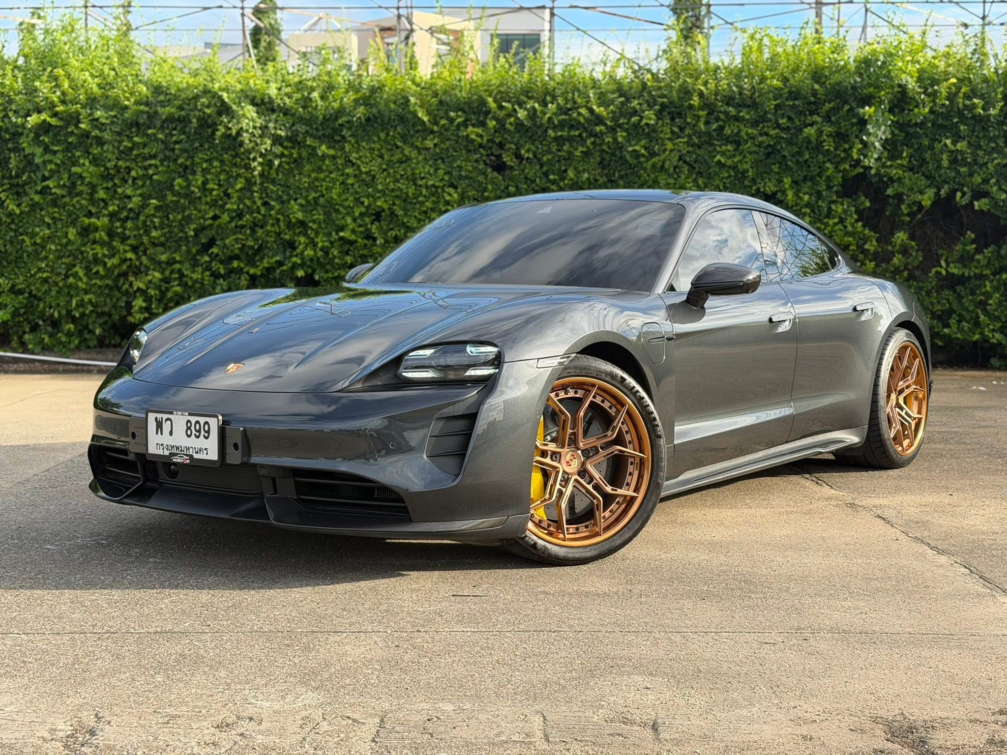 Porsche Taycan Turbo S ปี 2020
