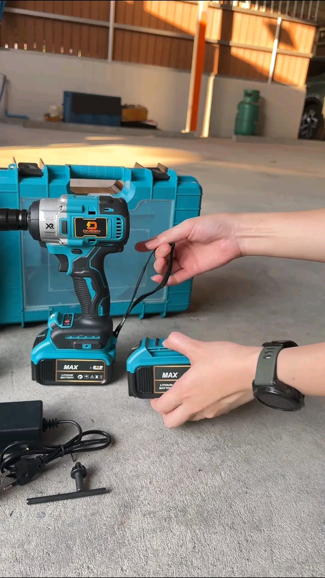 บล็อกแบต / บล็อกไฟฟ้าไร้สาย ยี่ห้อ ONSEN 3in1 สีฟ้า