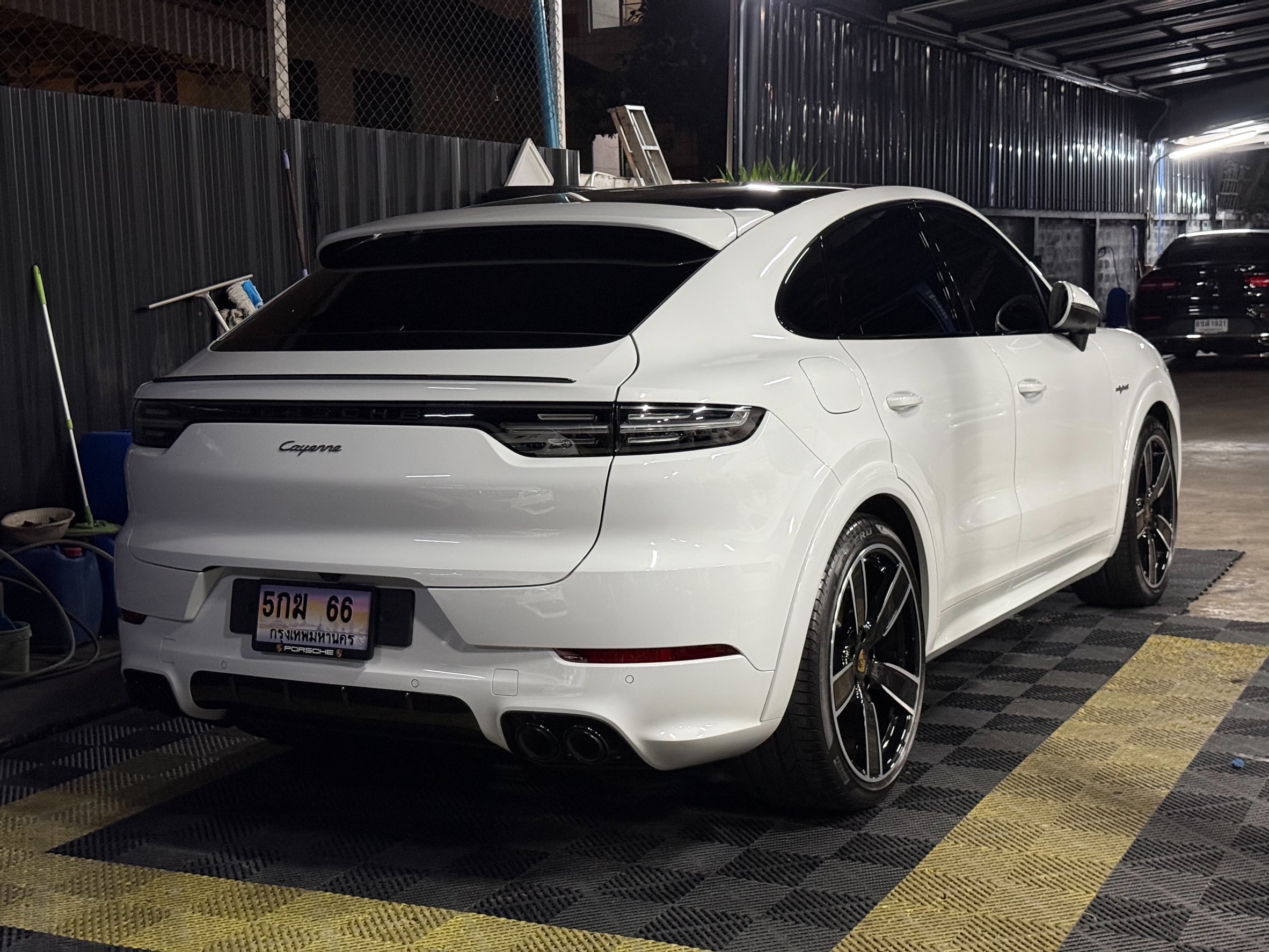 Porsche Cayenne e-hybrid coupe Platinum Edition ปี 2024