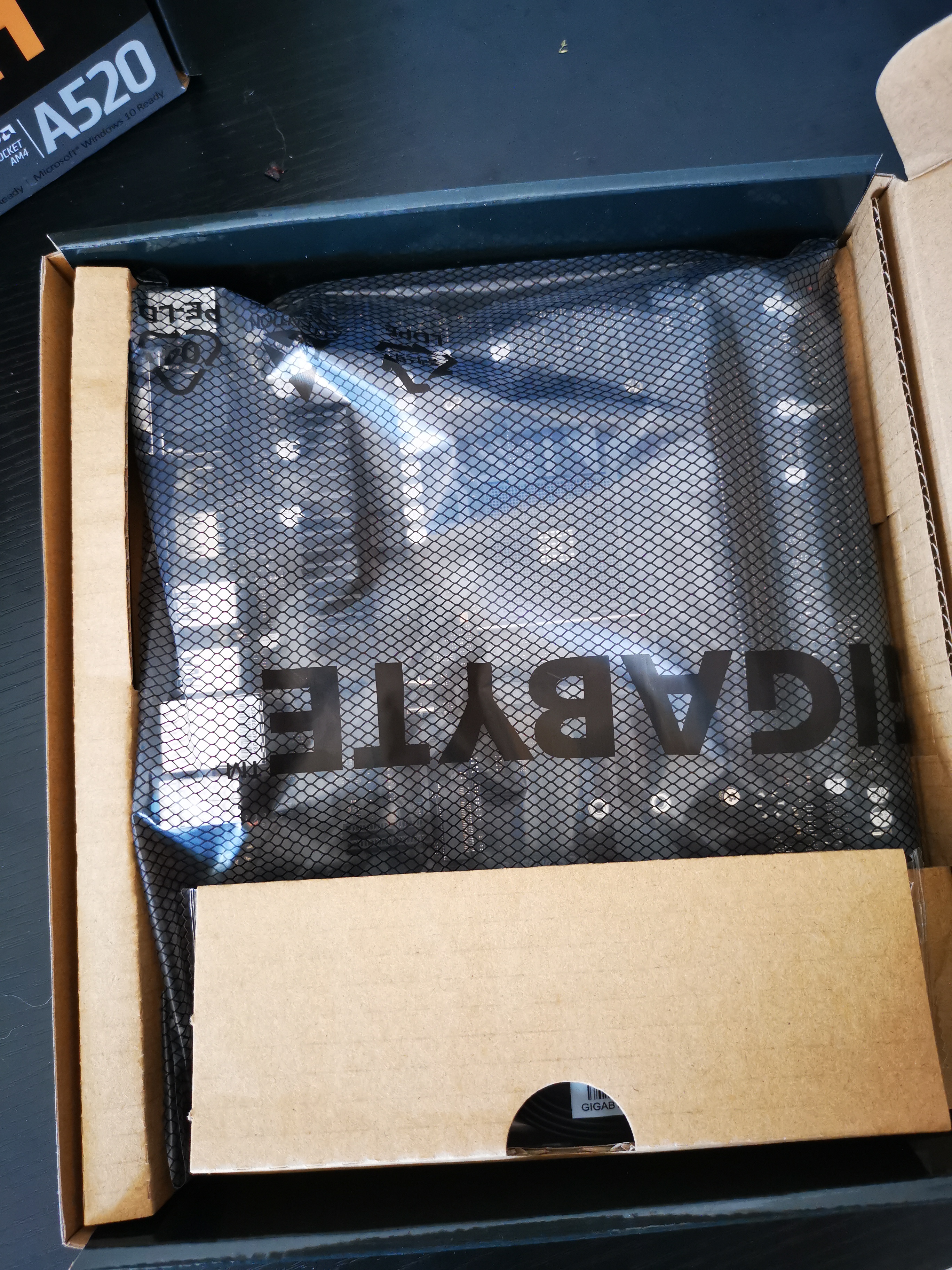 GIGABYTE B450M S2H