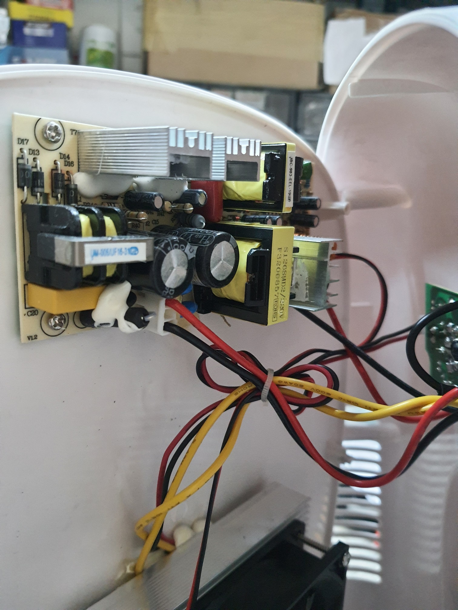 ซ่อมตู้เย็นมินิ ยี่ห้อ Baseus อาการเครื่องไม่ทำความเย็น