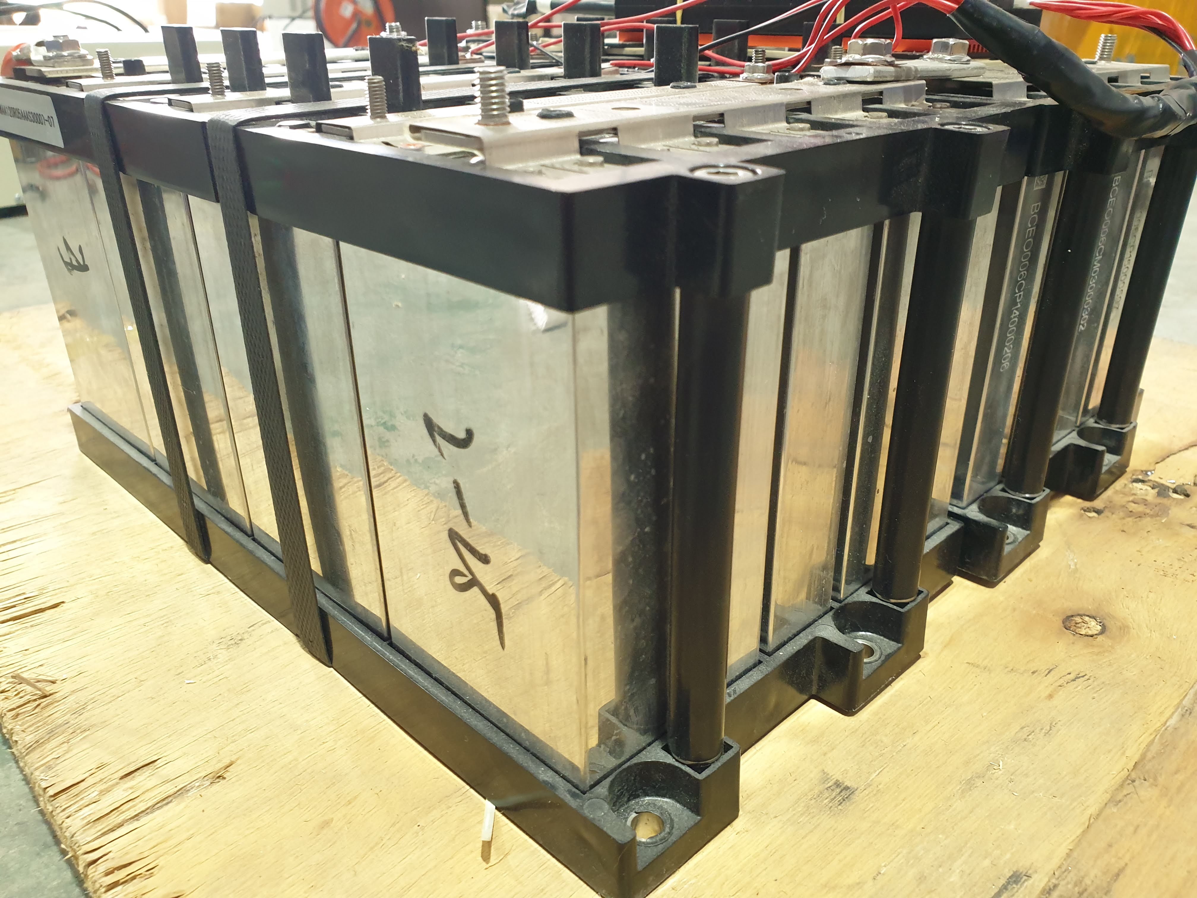 แบตเตอรี่ลิเธียมฟอสเฟส 24v 100Ah พร้อม bms 100a ประกอบตามสั่ง