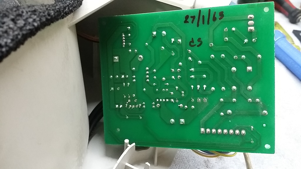 ซ่อมเครื่องฟอกอากาศ ยี่ห้อ AMWAY รุ่น 101076TH อาการพัดลมหมุนเบาและปุ่มต่างๆไม่ทำงาน