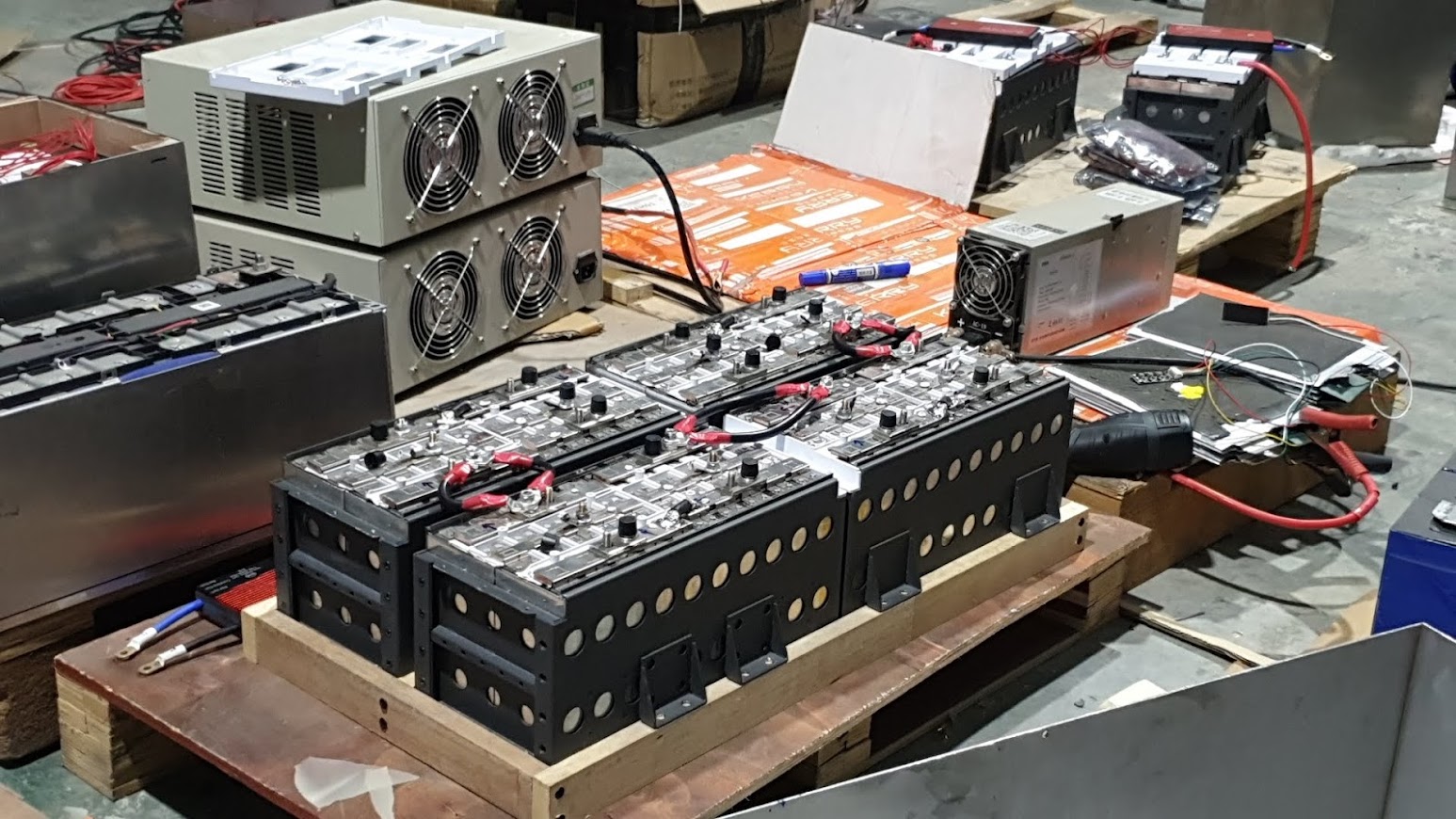 แบตเตอรี่ลิเทียม สำหรับรถยกไฟฟ้า โฟล์คลิฟท์ไฟฟ้า ระบบ 48v 200Ah - 400Ah - 600Ah ประกอบในไทย ราคาถูกกว่าแบตตะกั่วกรด