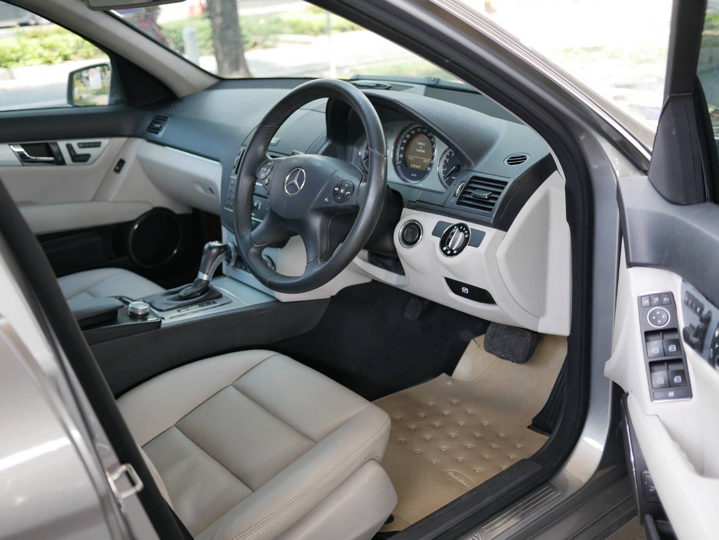 Mercedes Benz C230 2.5 AVANTGARDE ปี 2010