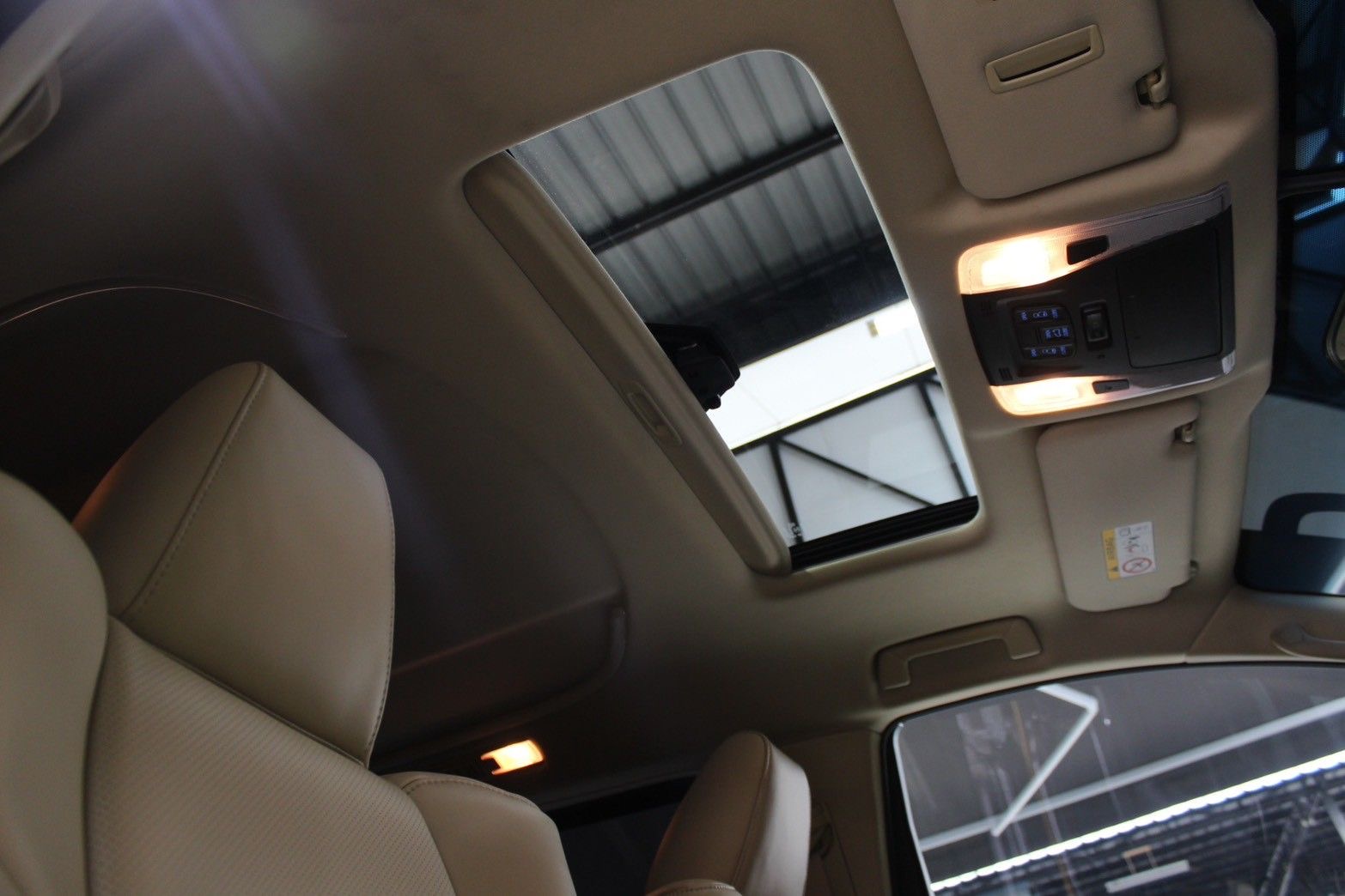 Toyota Alphard 30 hybrid X ปี 2017