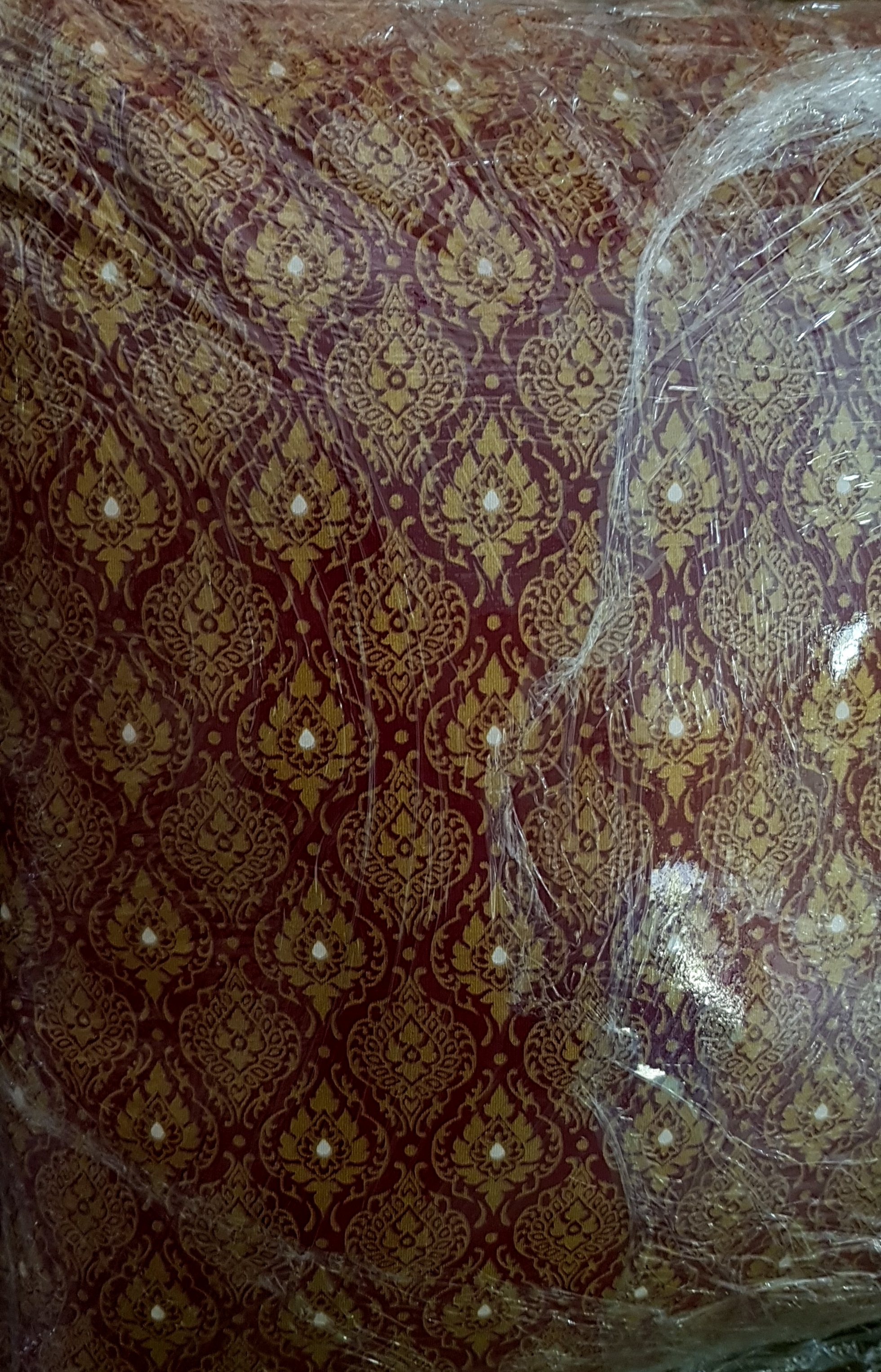 หมอนอิง ผ้าฝ้ายพิมพ์ทองลายไทย