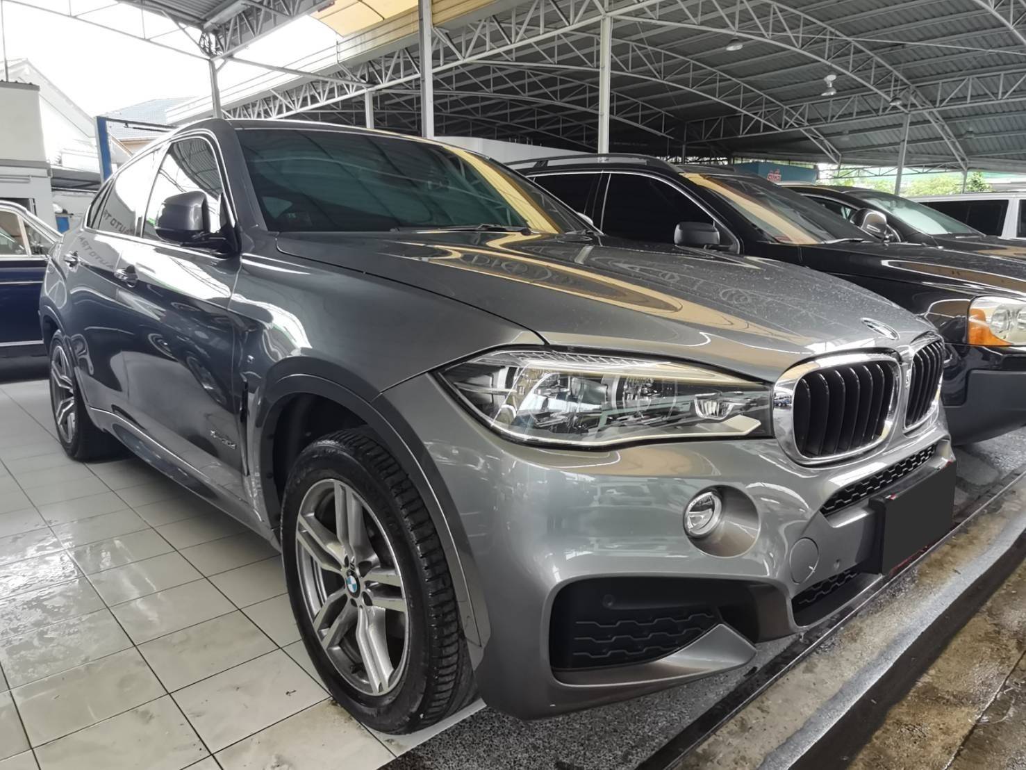 Bmw X6 สีเทา ปี 2016