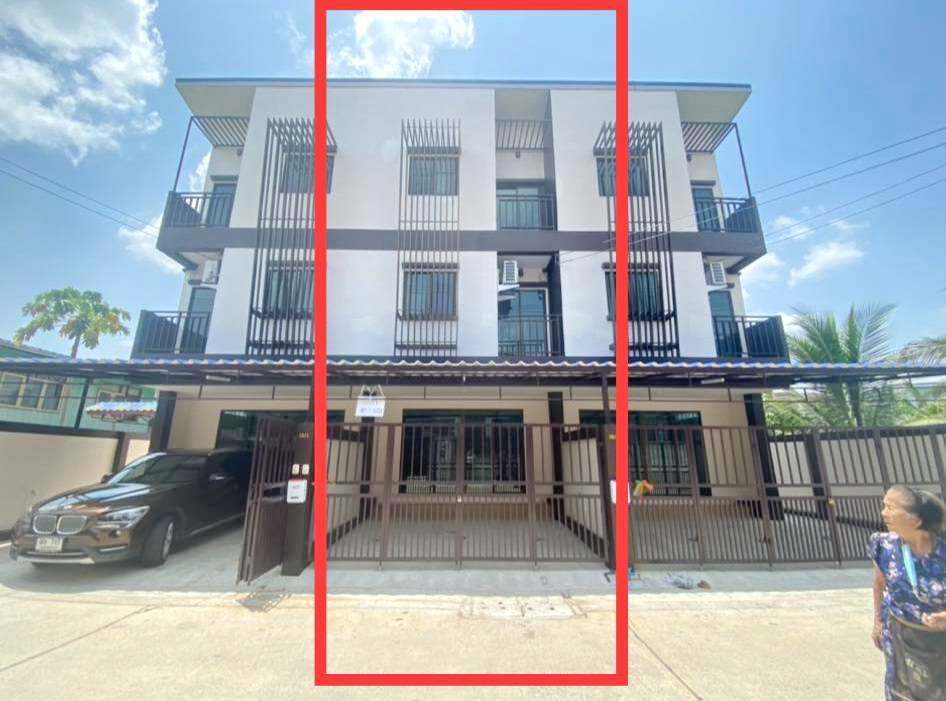 ให้เช่า ทาวน์เฮาส์ 3 ชั้น (ห้องกลาง)ซ. เรวดี 39