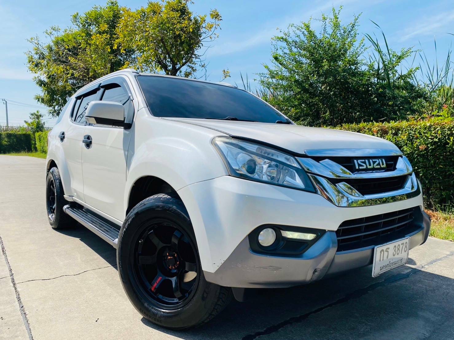 ISUZU MU-X 3.0 DVD NAVI 2WD ปี2016จด2017