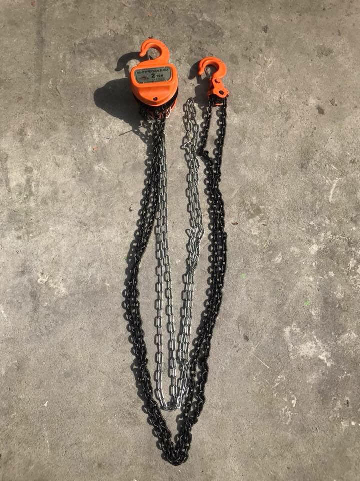 รอกโซ่ แบบเหลี่ยม ยี่ห้อ Chalawan-ชลาวัน มีขนาด 1.5 - 2 ตัน