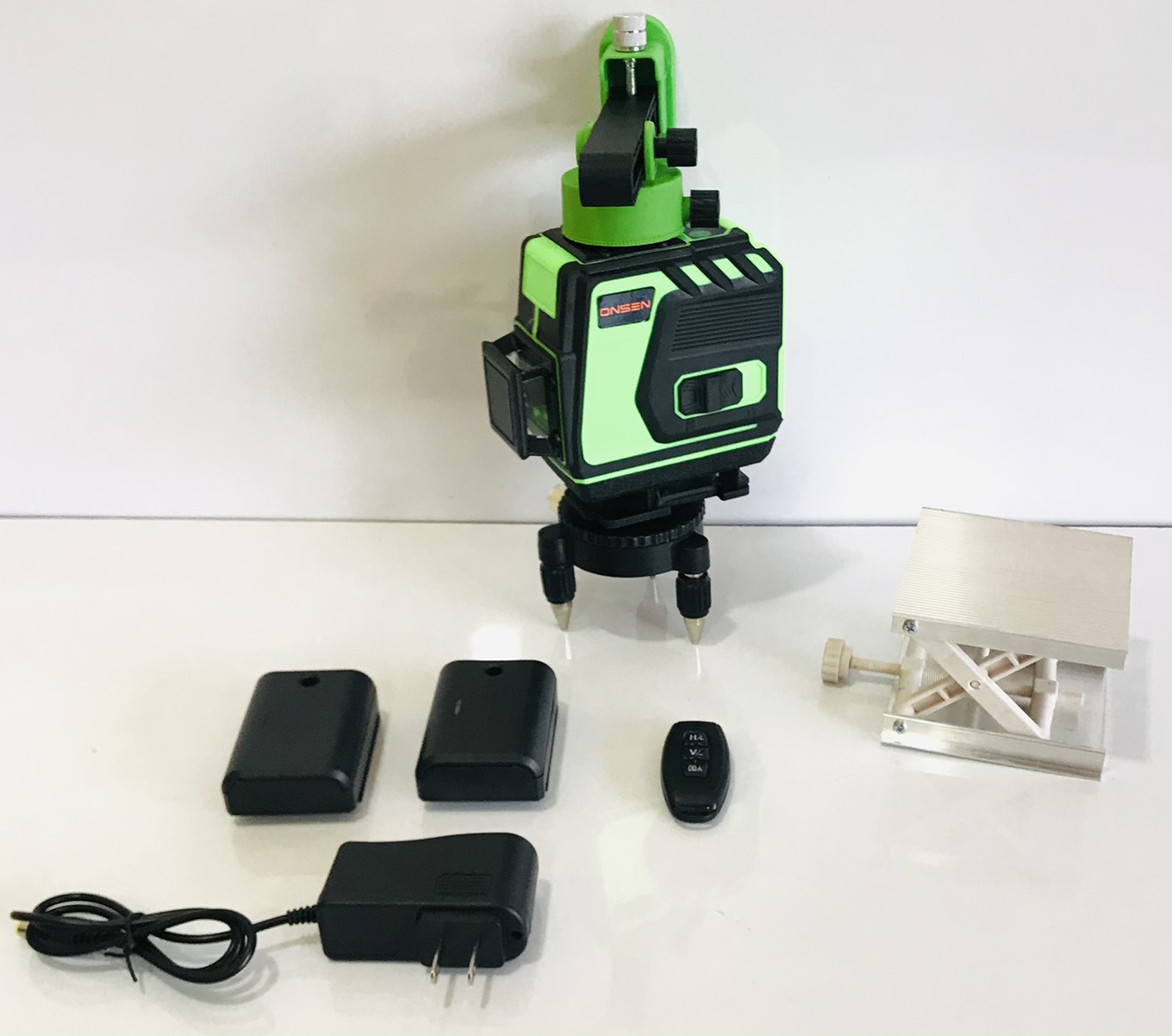 เลเซอร์วัดระดับแสงเขียว 12 เส้น ยี่ห้อ Onsen แบต 2 ก้อน