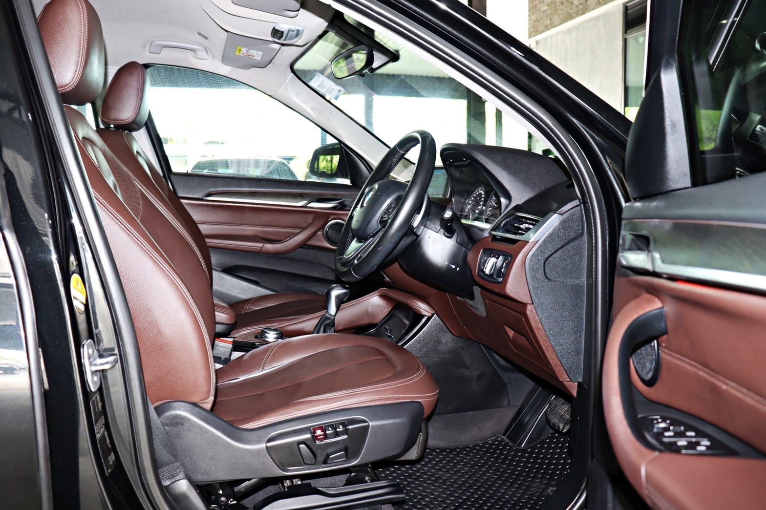 BMW X1 sDrive18d X-Line (F48) ปี 2016
