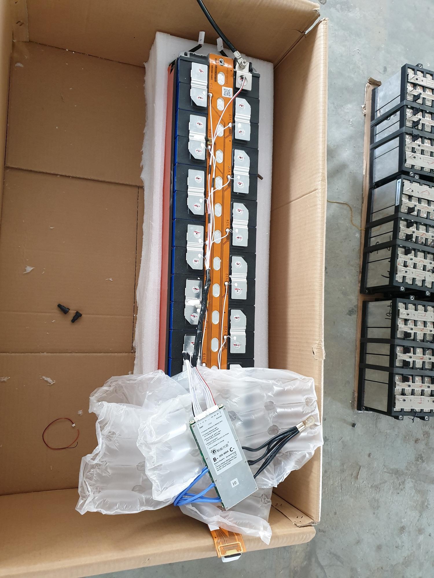 แบตเตอรี่ลิเธียมฟอสเฟส สำหรับโฟล์คลิฟไฟฟ้า แฮนลิฟ 48v 240Ah ใช้ทดแทนแห้ง traction batter 470Ah