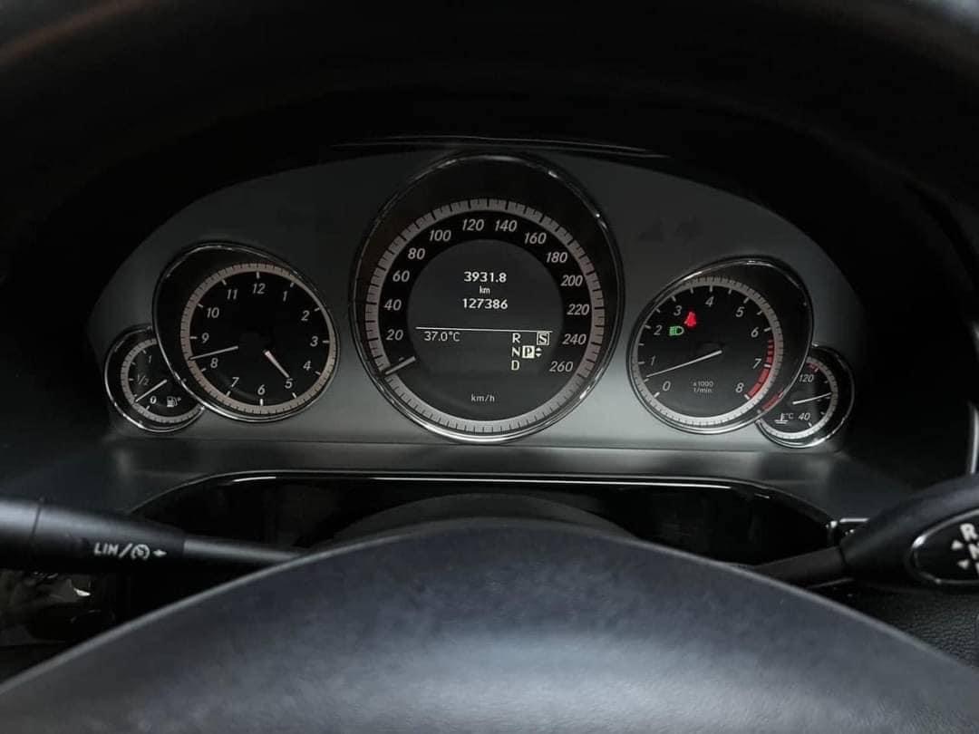 Mercedes Benz E300 เบนซิลล้วน (rare item)3.0 V6 ปี 2011