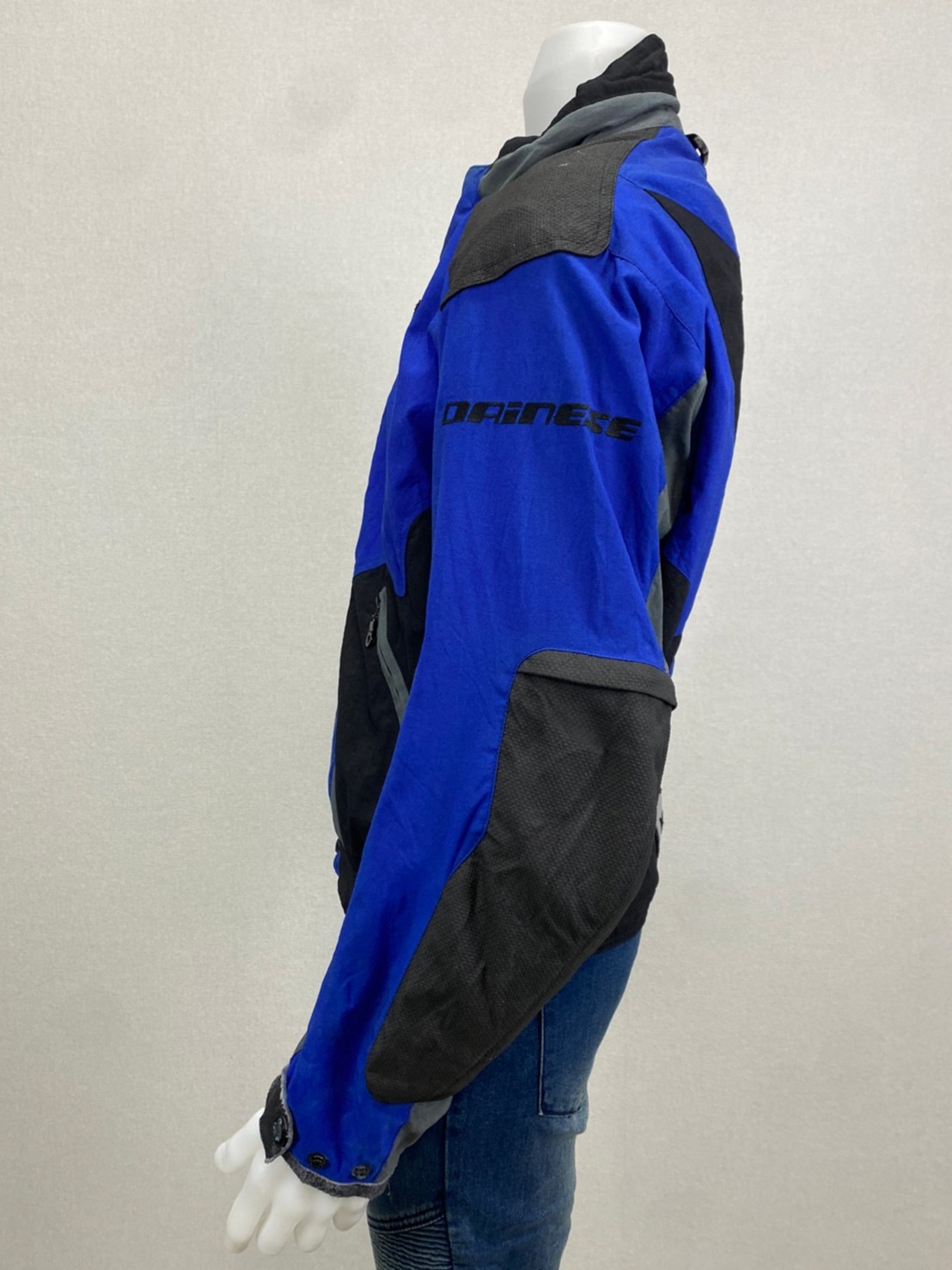 เสื้อขี่มอเตอร์ไซด์( มือสอง) RCS 842: อก 50" ยาว 24" ** Dainese** (ไม่การ์ดหลัง)