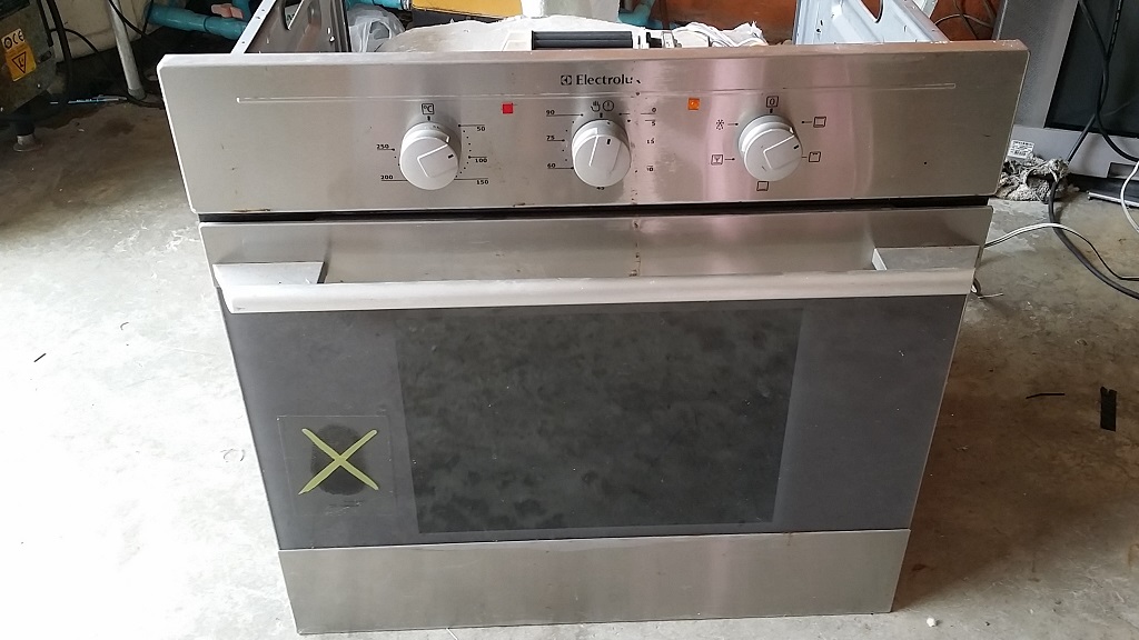 ซ่อมเตาอบไฟฟ้า ยี่ห้อ ELECTROLUX รุ่น EOB31002X อาการไม่ร้อนเครื่องไม่ทำงาน
