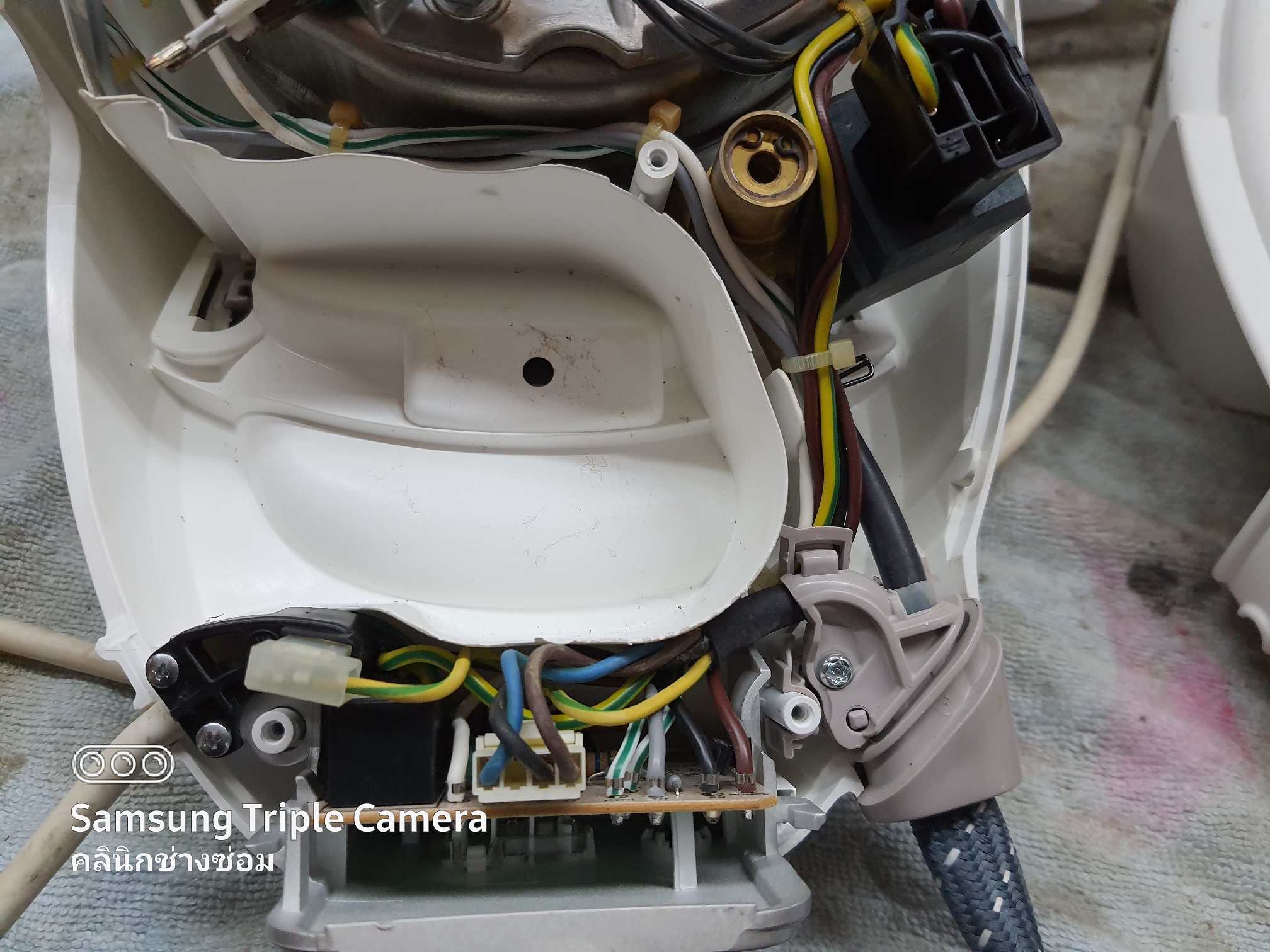 ซ่อมเตารีดไอน้ำ ยี่ห้อ TEFAL รุ่น GV8075 อาการไม่ร้อนไอน้ำไม่ออก