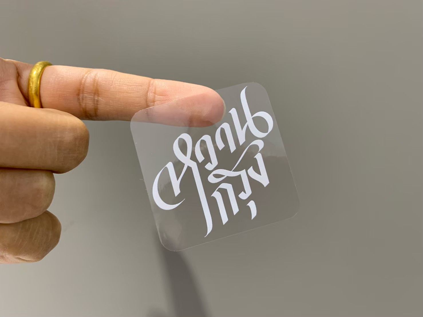 ฉลากสินค้าใสตัวหนังสือขาว สติ๊กเกอร์ใสพิมพ์สีขาว พิมพ์หมึกขาว