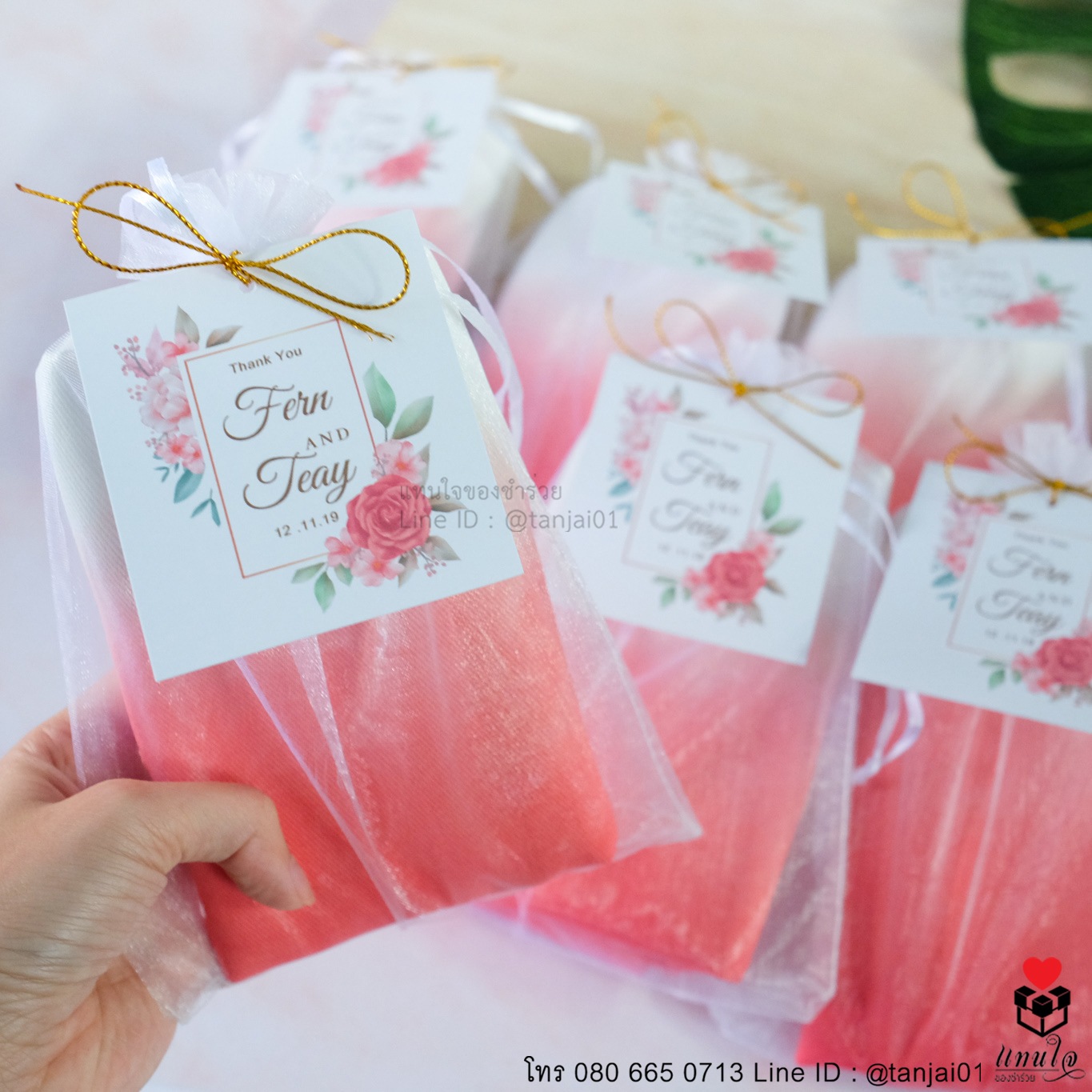 ของชำร่วยงานแต่งงาน ของที่ระลึกงานแต่งงาน ของแจกงานแต่ง ถุงผ้าสกรีนสีครึ่งใบ ผูกเชือกป่าน ป้ายชื่อ 05