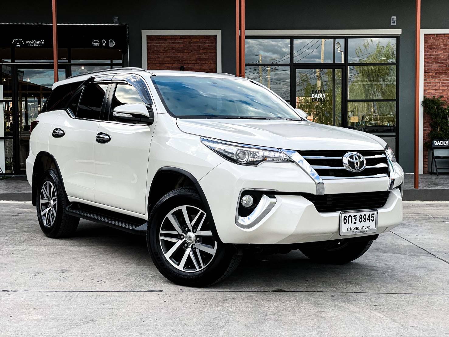 TOYOTA FORTUNER 2.4V ดีเซล Navi ปี 2017 แท้