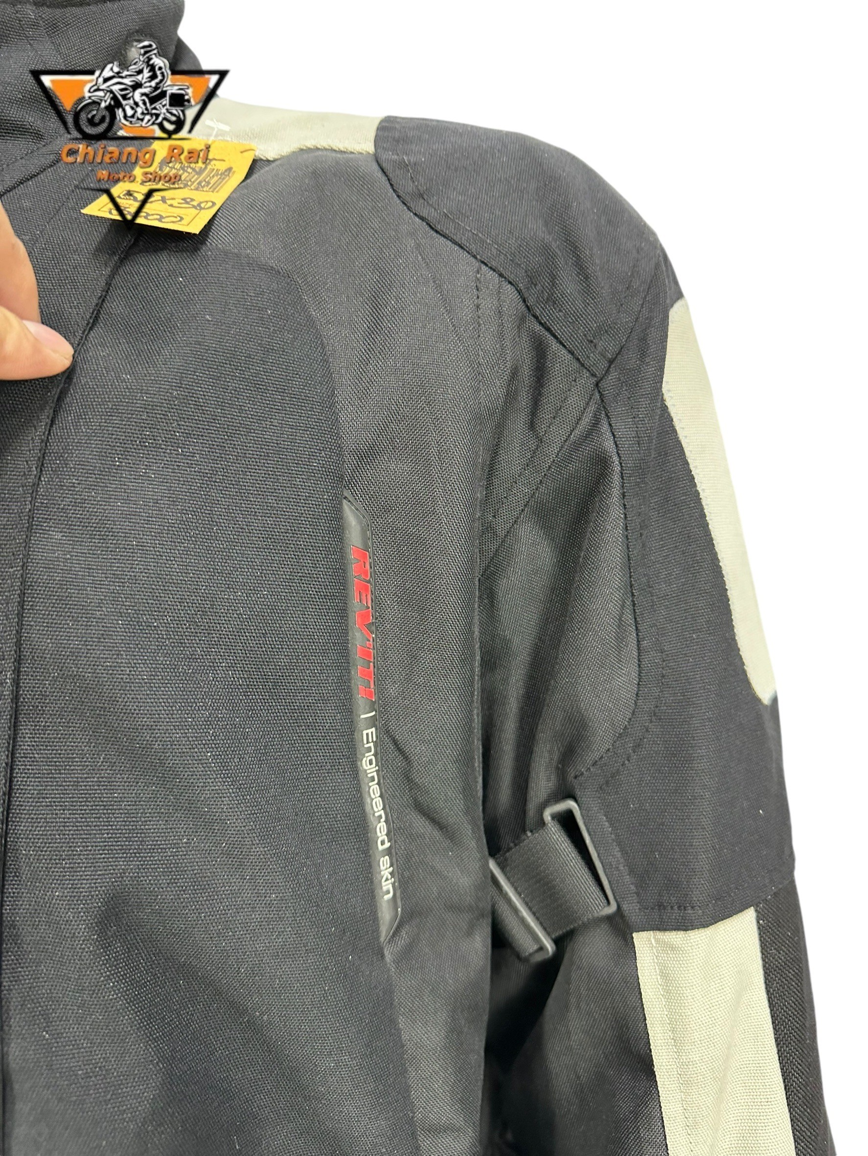 เสื้อขี่มอเตอร์ไซด์( มือสอง) RCTA 652: อก 52" ยาว 30"(XL) **REV'IT!**