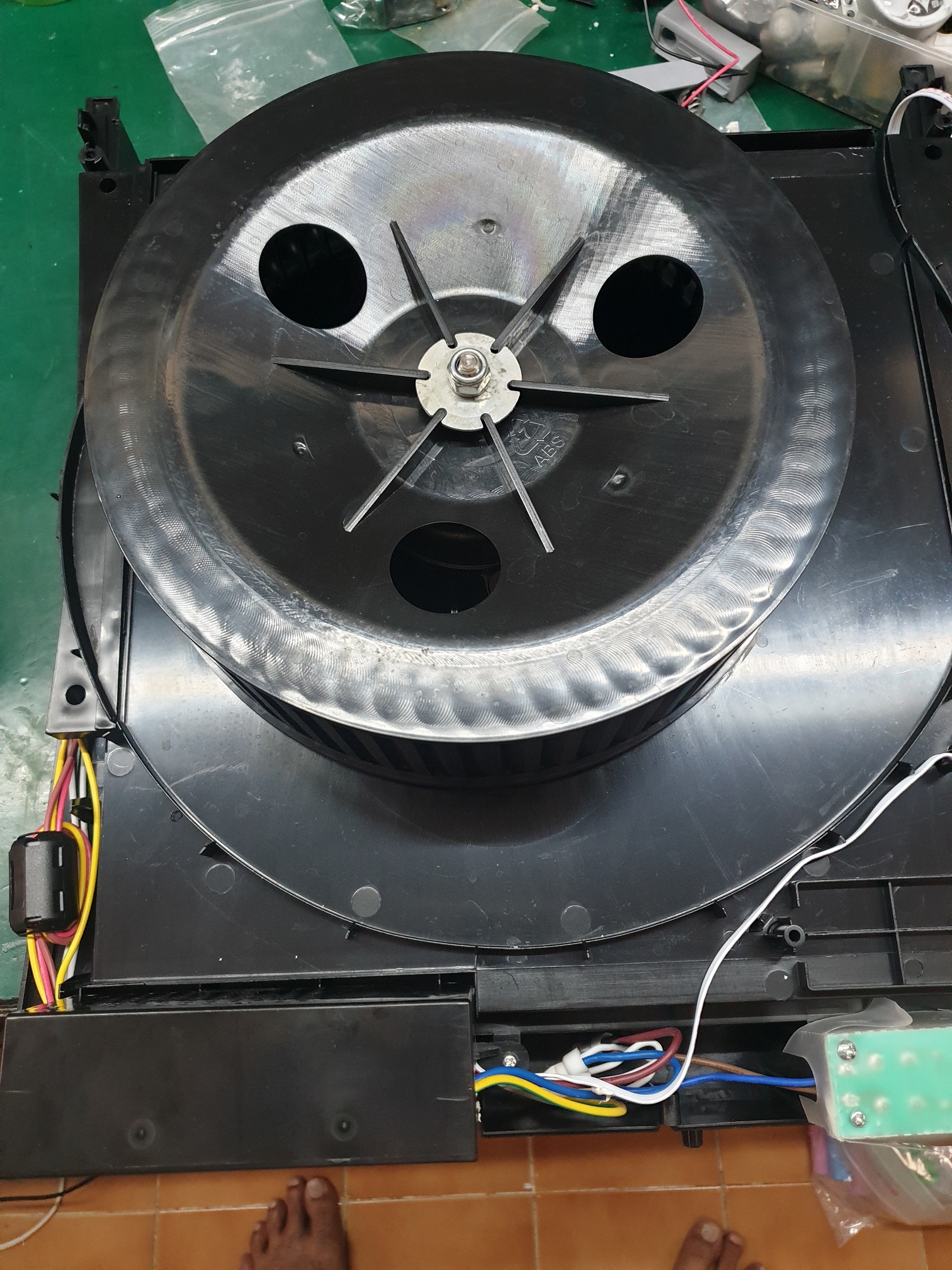 ล้างเครื่องฟอกอากาศ ยี่ห้อ STADLER FORM รุ่น Roger R-011