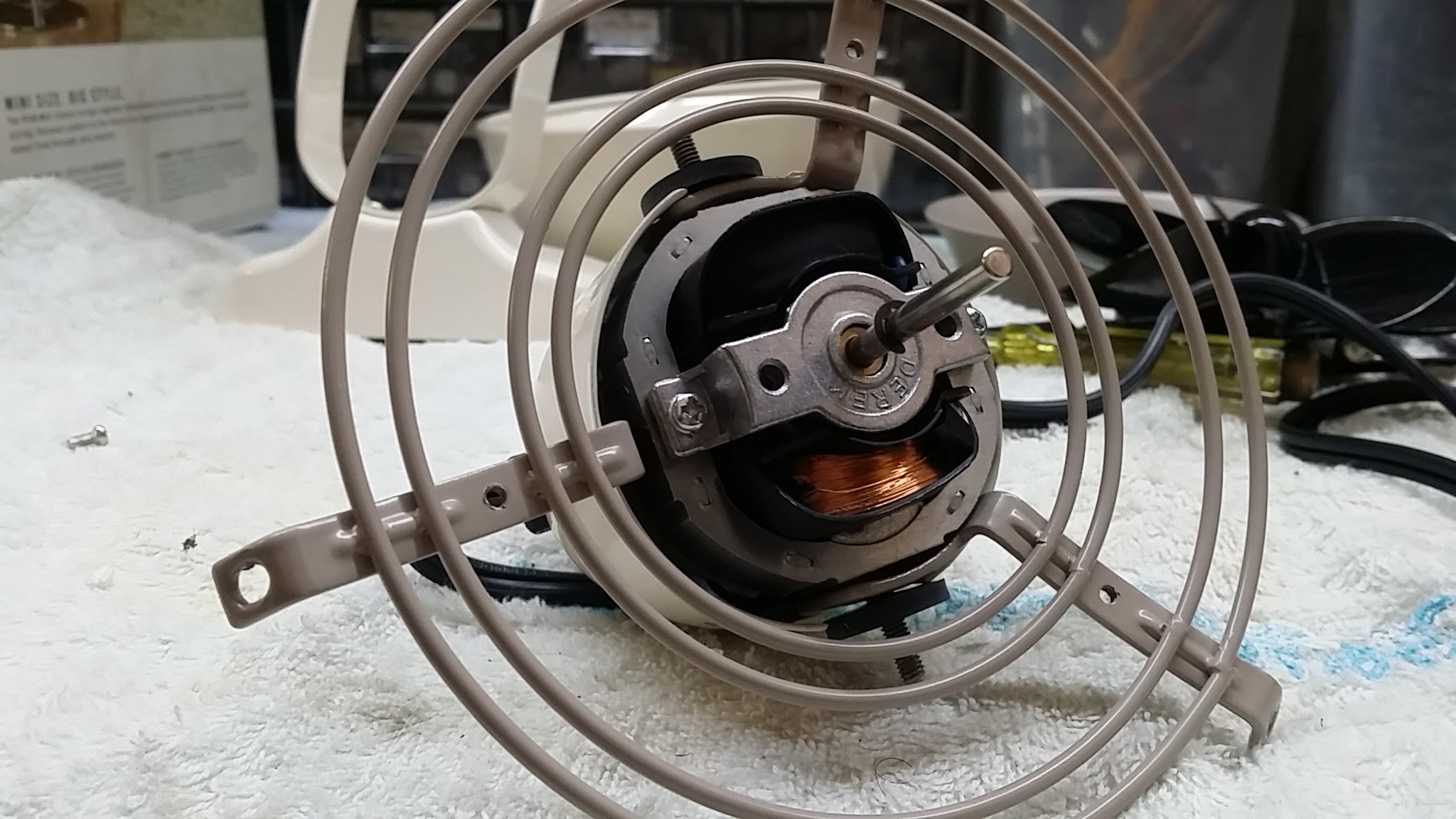 ซ่อมพัดลมหมุนเวียนอากาศแบบวินเทจ ยี่ห้อ VORNADO รุ่น VFANMC อาการพัดลมไม่ทำงาน