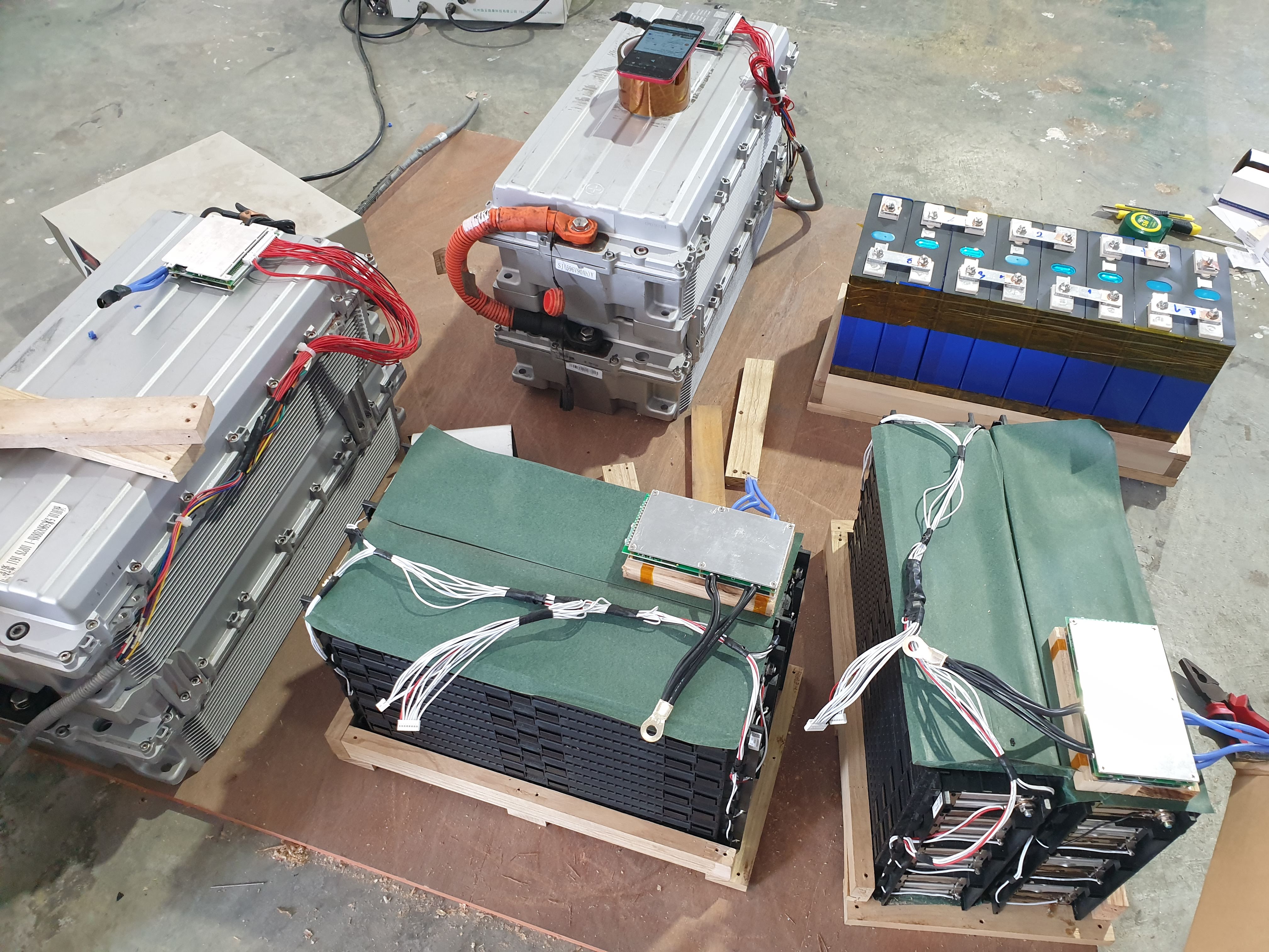 ประกอบแบตลิเทียมตามสั่ง 24v 48v 100ah 200ah เน้นแบตคุณภาพสูง โหลดใช้งาน 1kw 3kw 5kw 10kw พร้อมการรับประกัน 2-5 ปี Lithium battery custom made