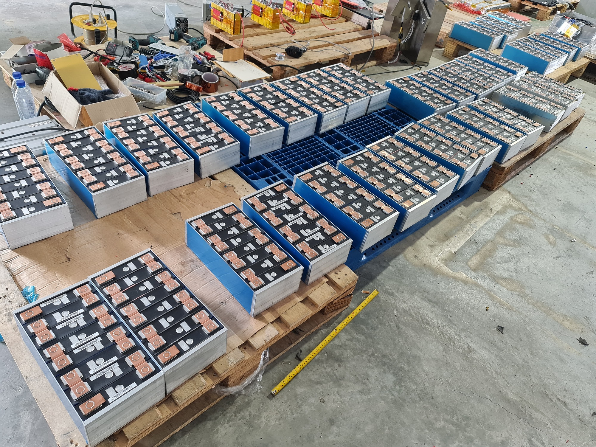 แบตเตอรี่ลิเธียมรับประกอบ ทำตามสั่ง OEM สำหรับระบบโซล่าเซลล์ รถกอล์ฟไฟฟ้า โฟลคลิฟท์ไฟฟ้า รถไฟฟ้า CATL Samsung SDI , LG chem , CALB , Lishen