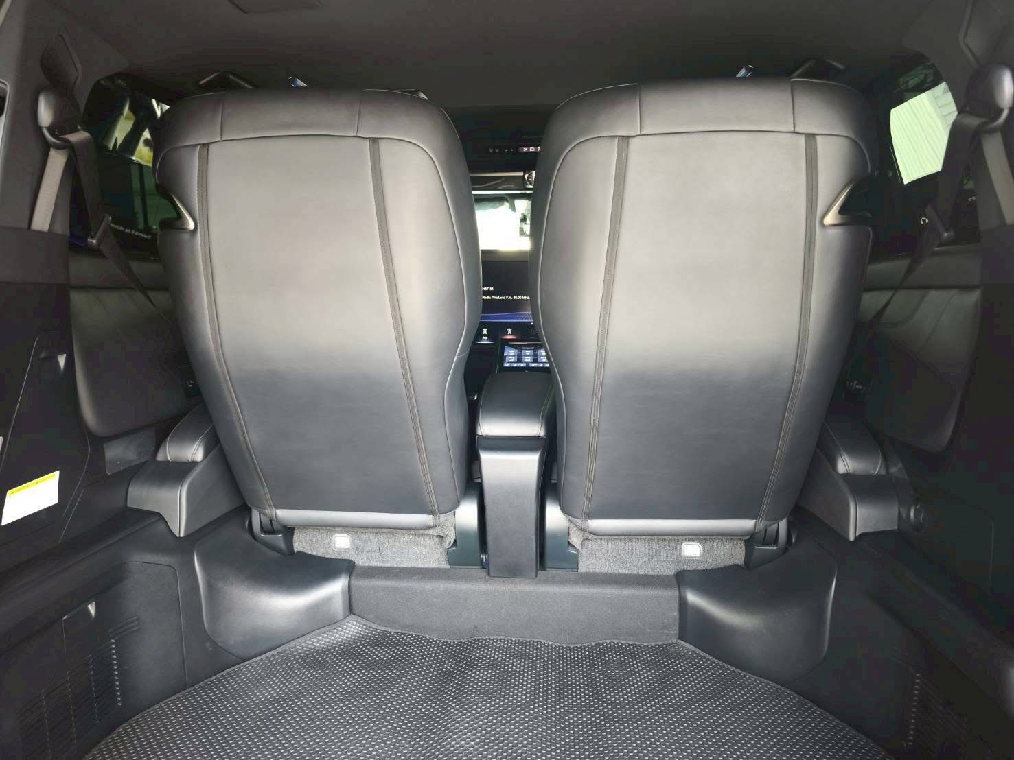 LEXUS LM300h Executive Lounge 4 Seat Hybrid E-four ปี 2023