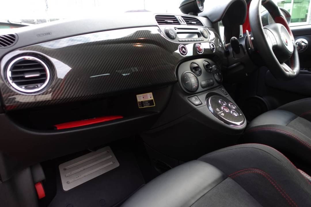Fiat Abarth 695 Tributo Ferrari ปี 2011