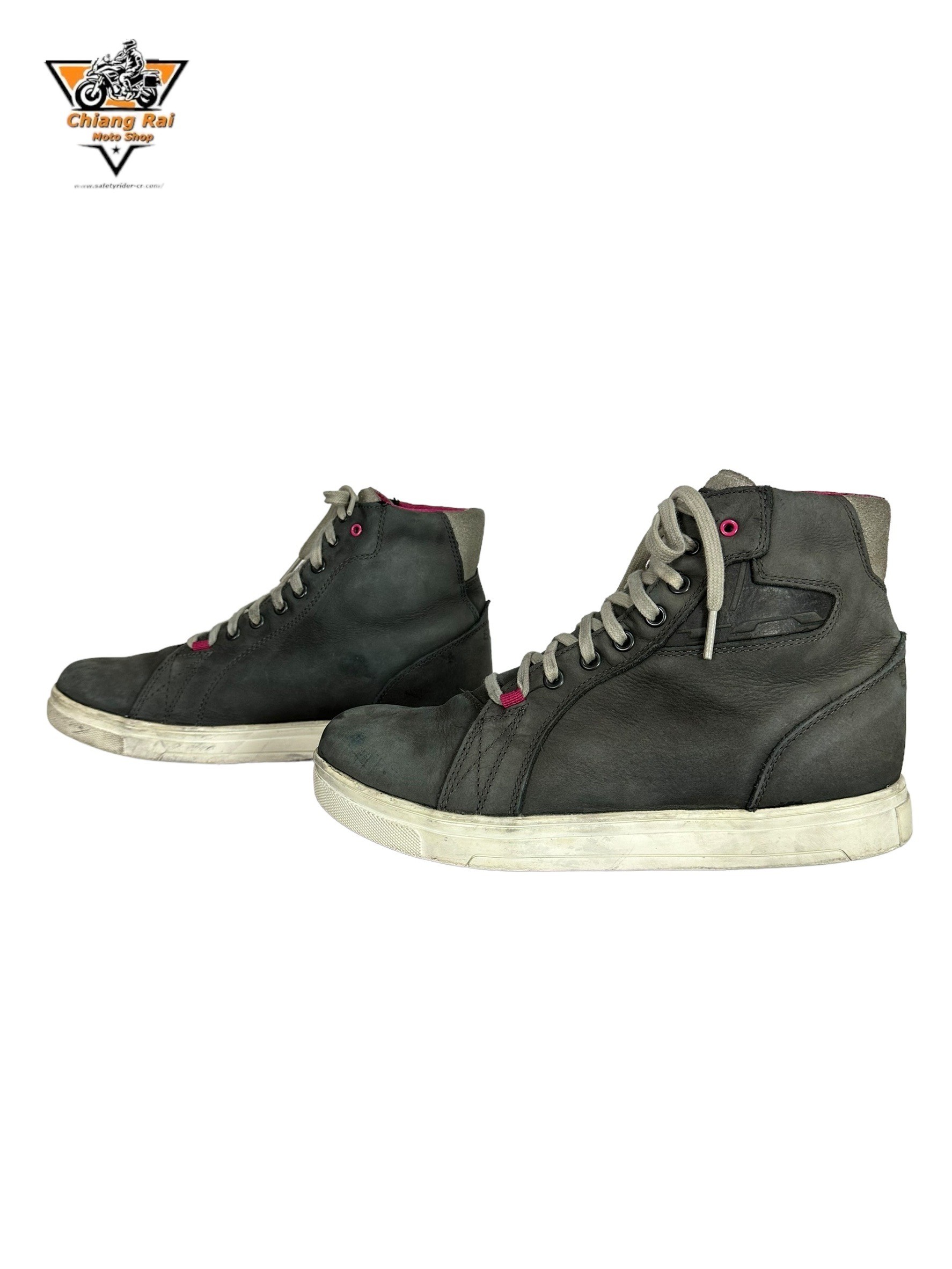 รองเท้าขี่มอเตอร์ไซด์( มือสอง) RCBS-569 Size ขนาดจากป้าย 41:EUR / 7:UK / 25.4:Cm.(TCX)