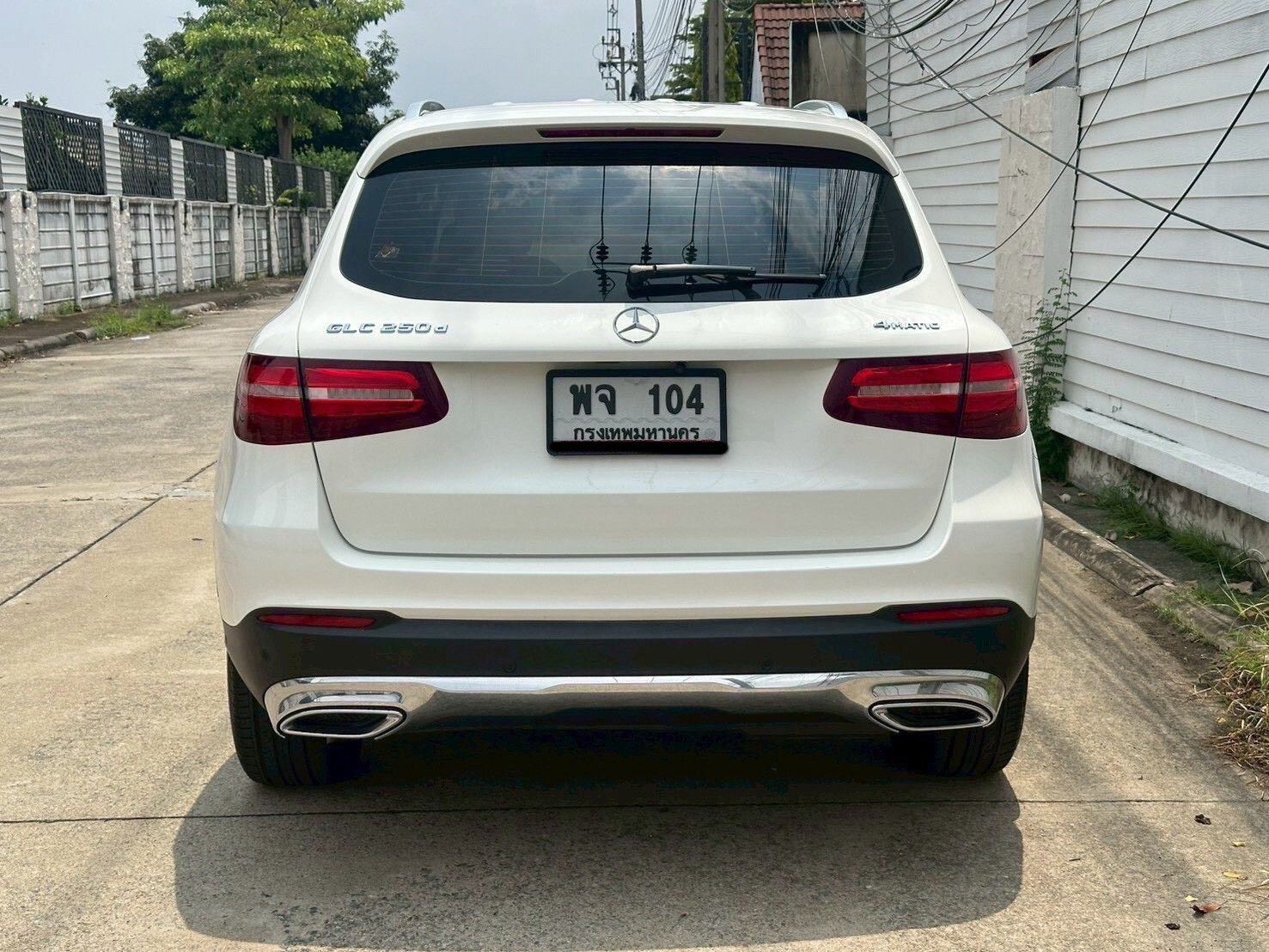 BENZ GLC 250d สีขาว ปี 2018