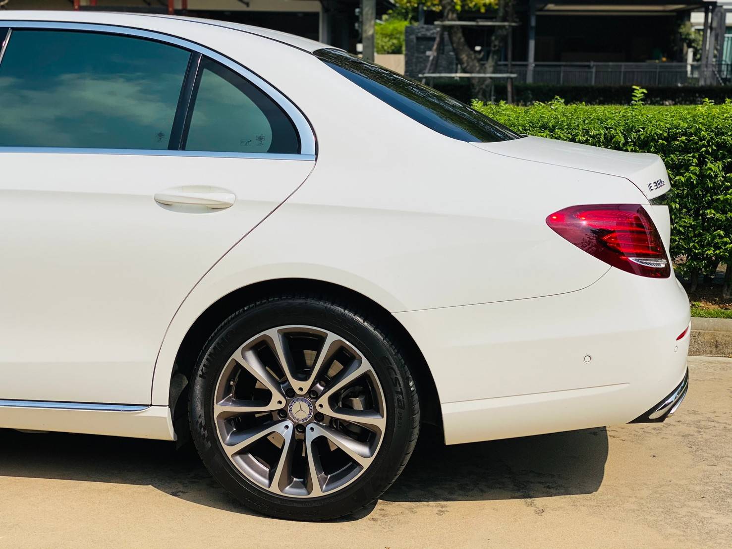 Mercedes-Benz E350e ปี 2017