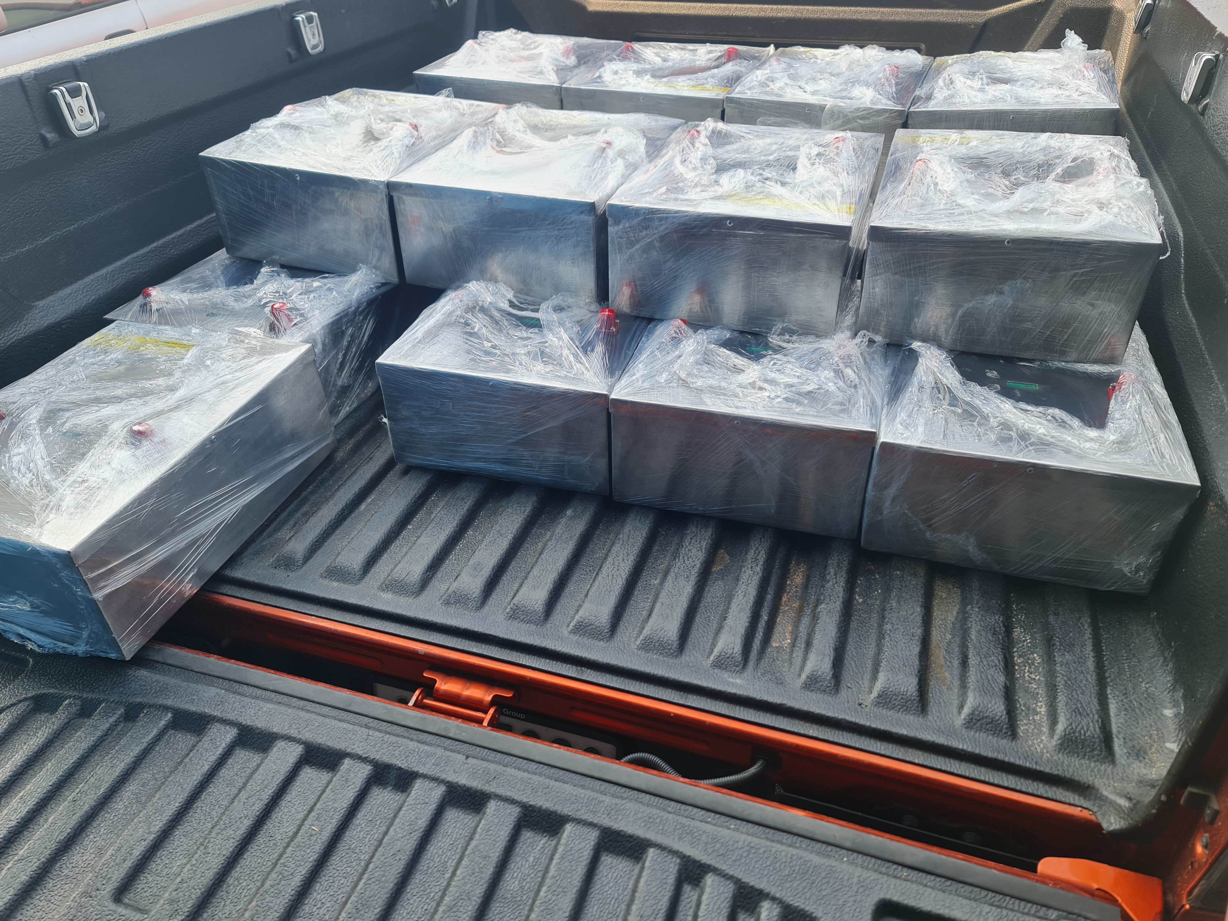 แบตเตอรี่ลิเธียม ผลิต OEM สำหรับรถกอล์ฟ แฮนลิฟท์ไฟฟ้า รถยกไฟฟ้า 24v 48v ตามสั่ง
