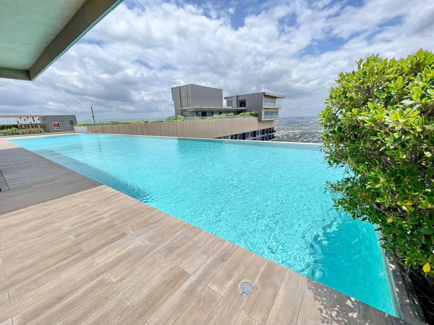 ให้เช่า The Politan Rive (เดอะ โพลิแทน รีฟ) วิวเจ้าพระยา มีเครื่องซักผ้าให้