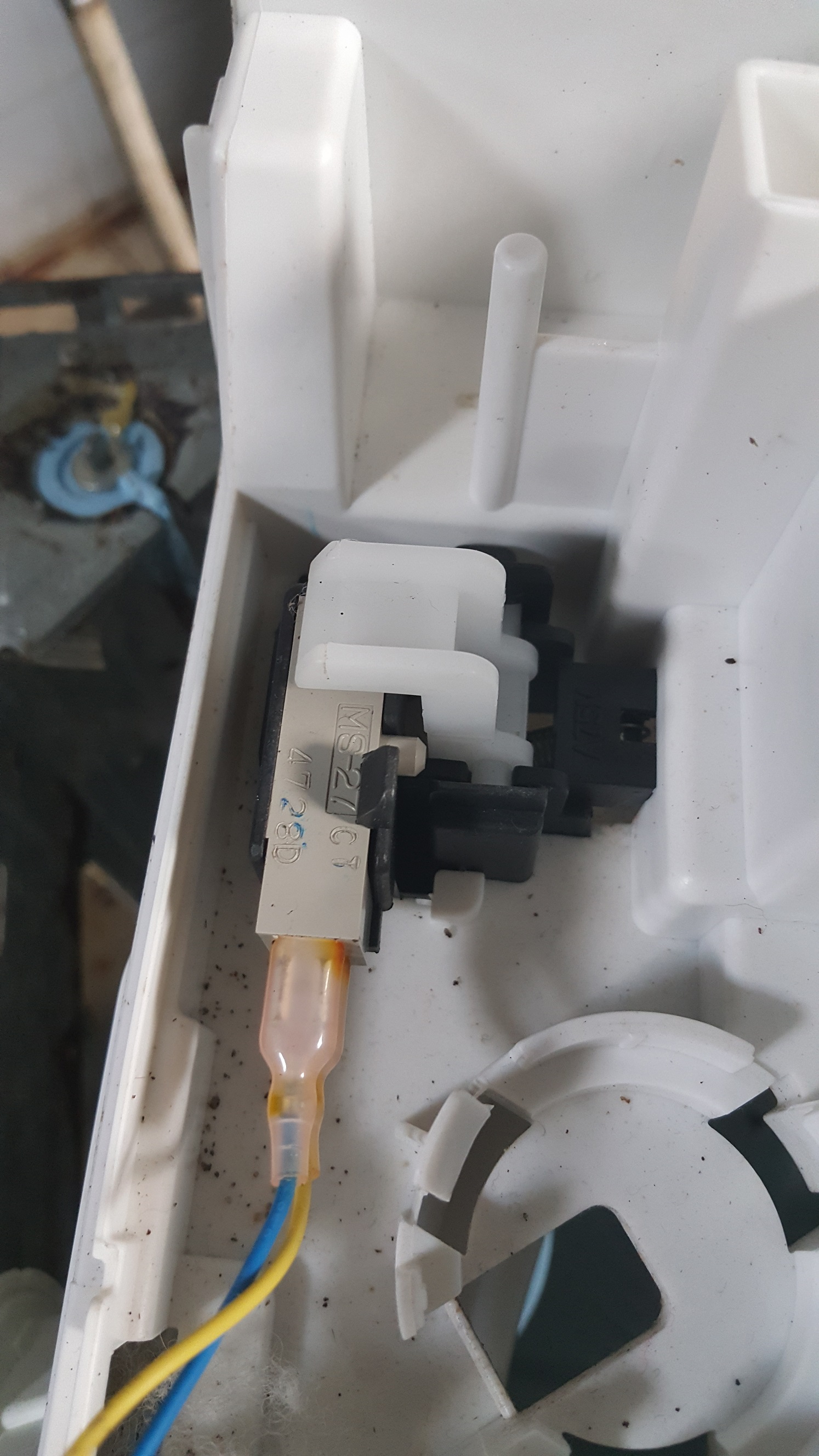 ซ่อมเครื่องซักผ้า ยี่ห้อ TOSHIBA รุ่น AW-8990ST อาการน้ำไม่เข้า