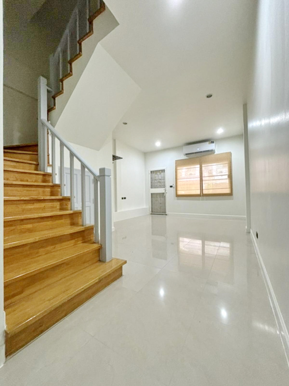 ให้เช่า ทาวน์โฮม 3 ชั้น Renovate ใหม่ เพชรเกษม 69