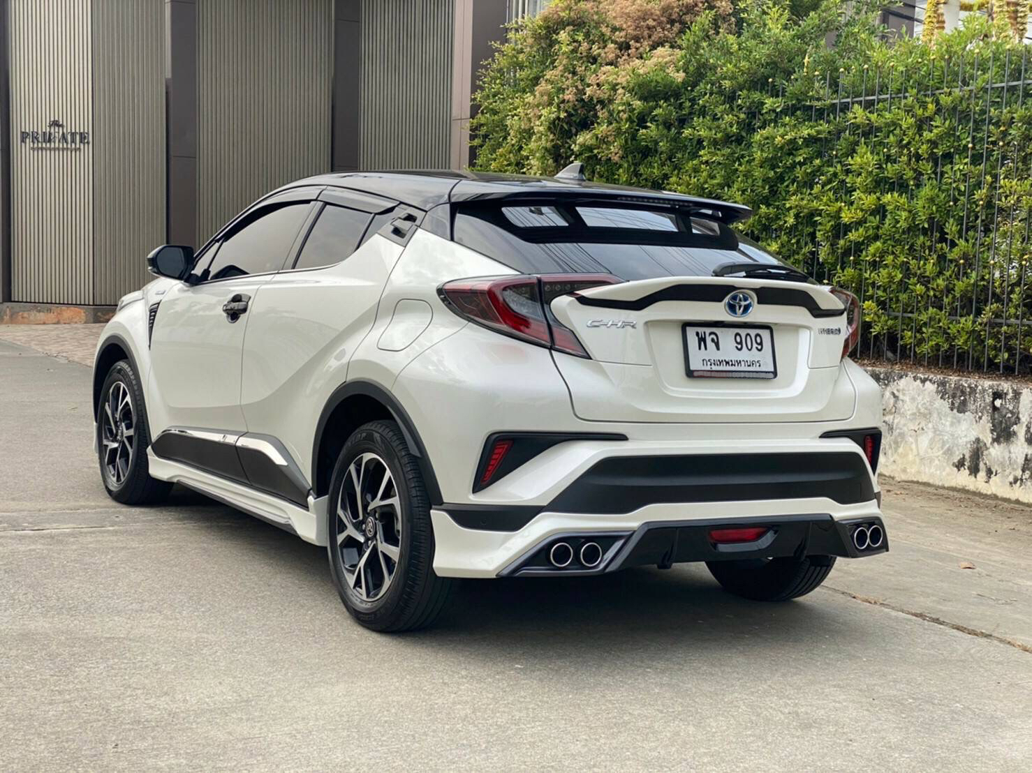 TOYOTA CHR HV HI สีขาว ปี 2020