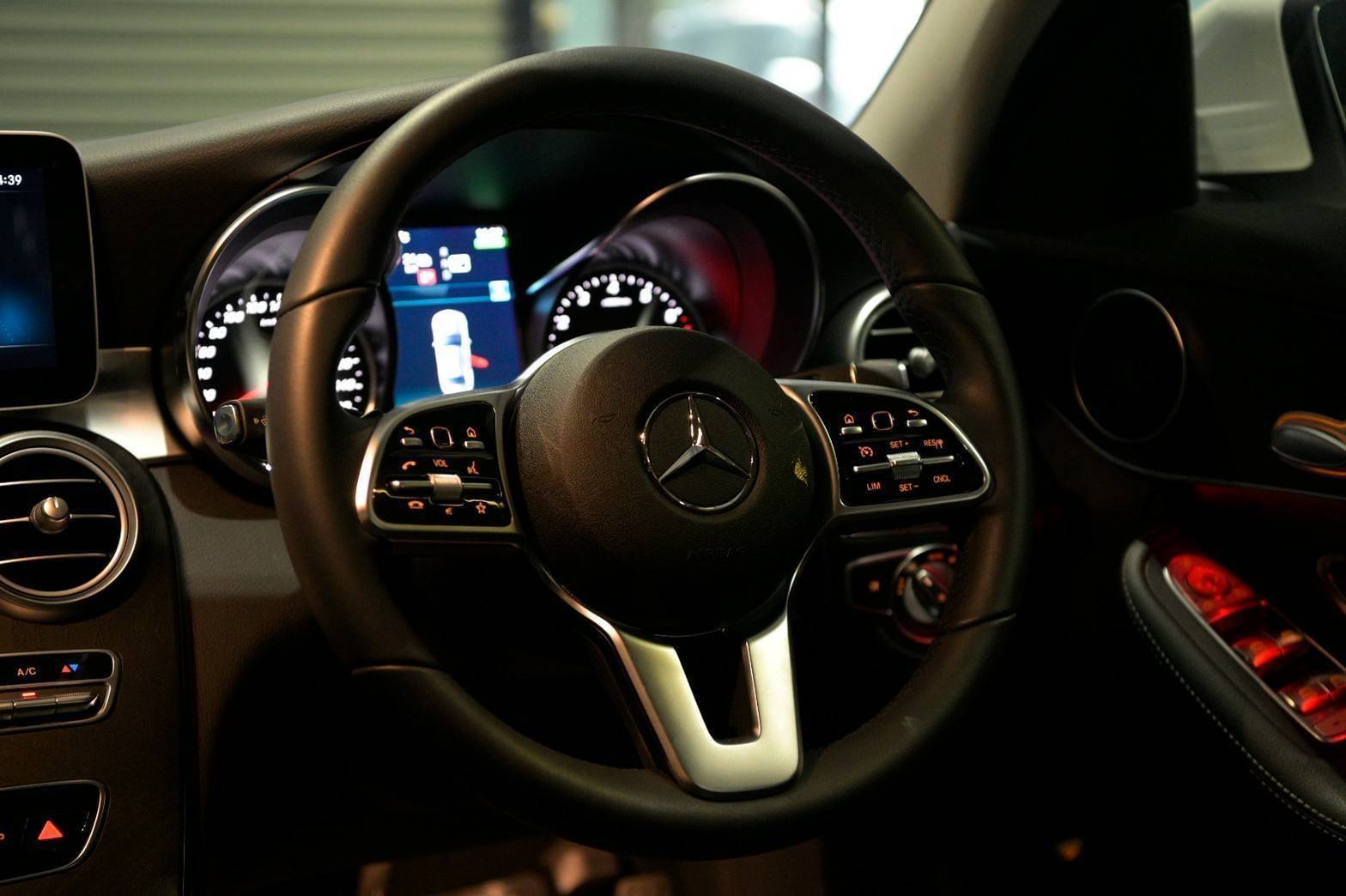 Mercedes-Benz C300e Avantgrade ปี 2020