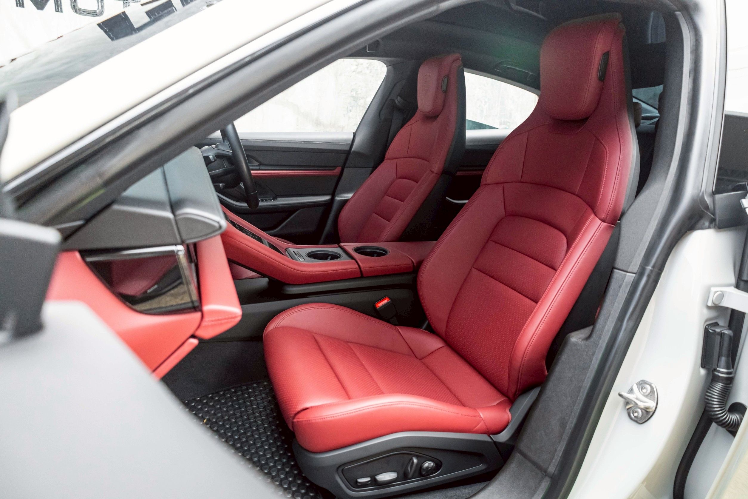 Porsche Taycan Crayon ปี 2023